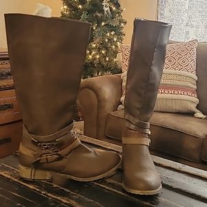 Maurices sz 9 tall leather boots